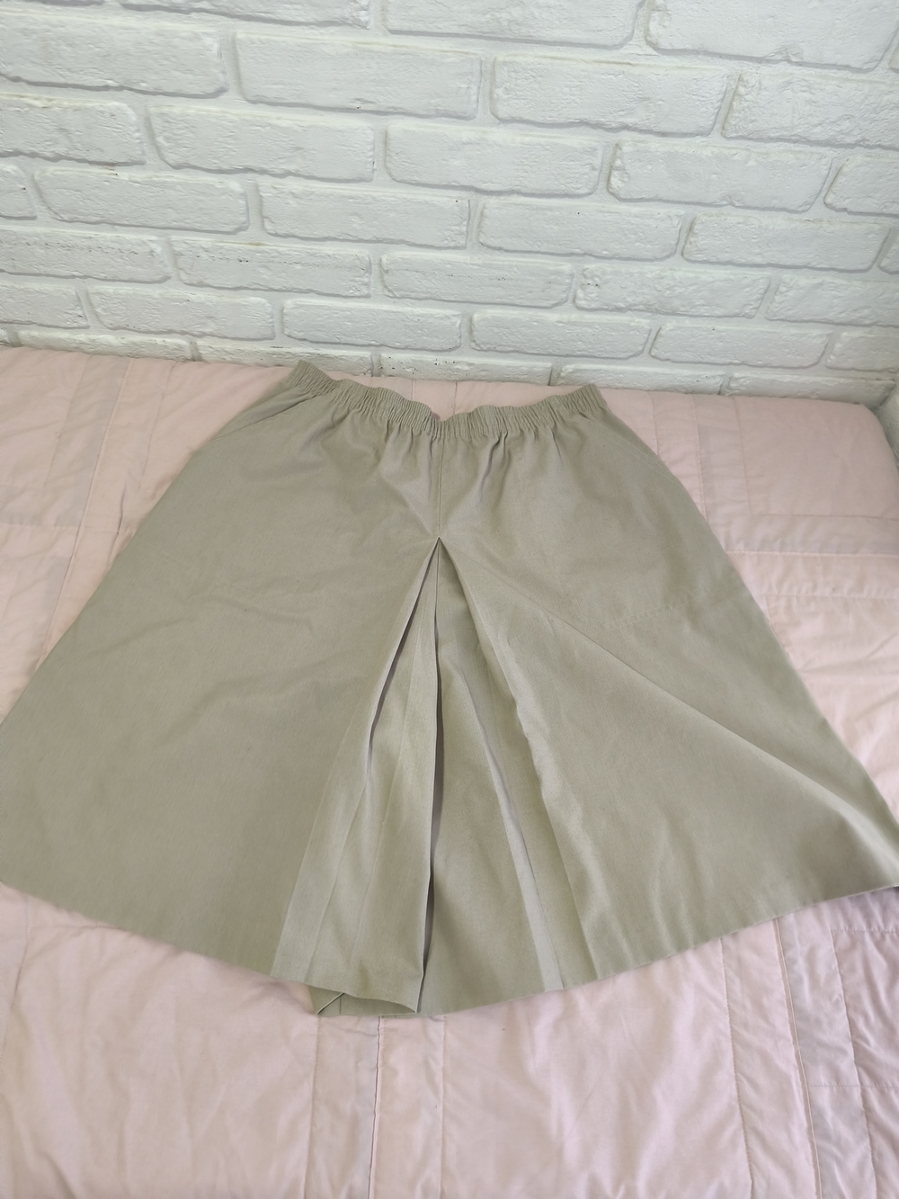Vintage Women's Beige Elastic Waist Bermuda Shorts